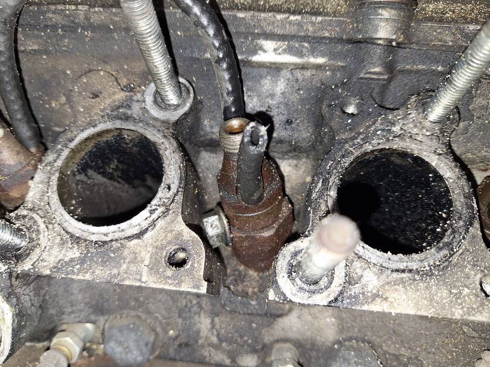 BMW 5-Series 1999 Fuel Injector