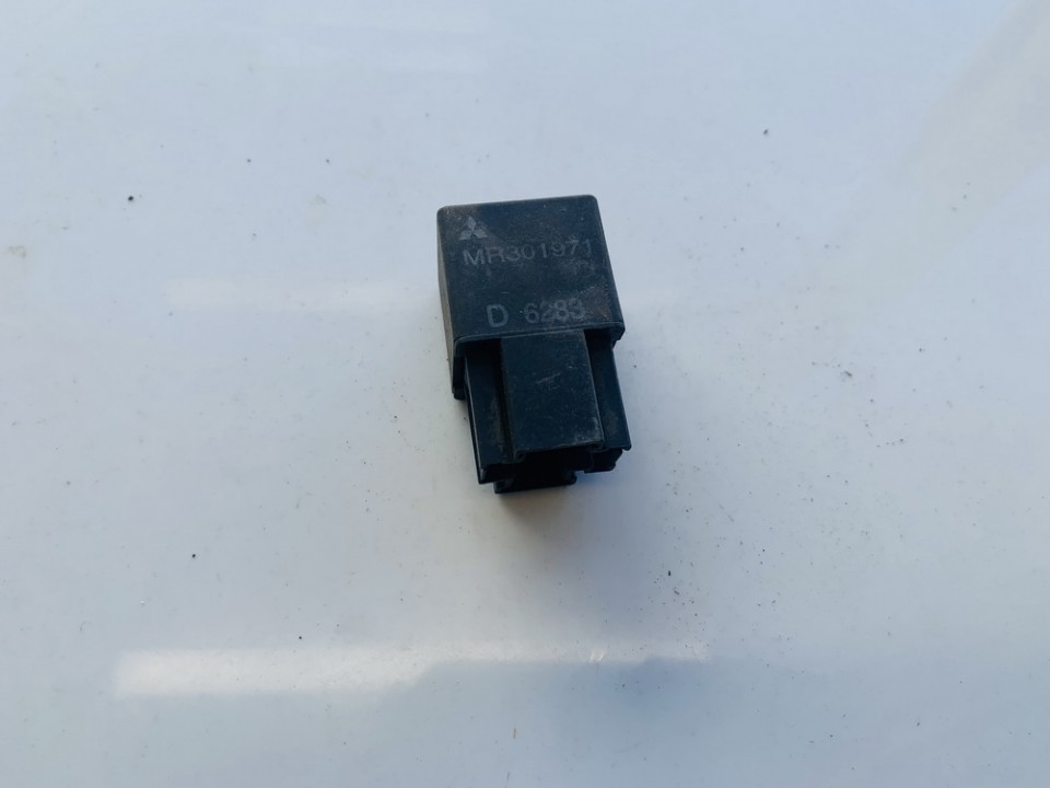 MR301971 Mitsubishi Galant 1998 RELÉ PARA AUTOMÓVIL