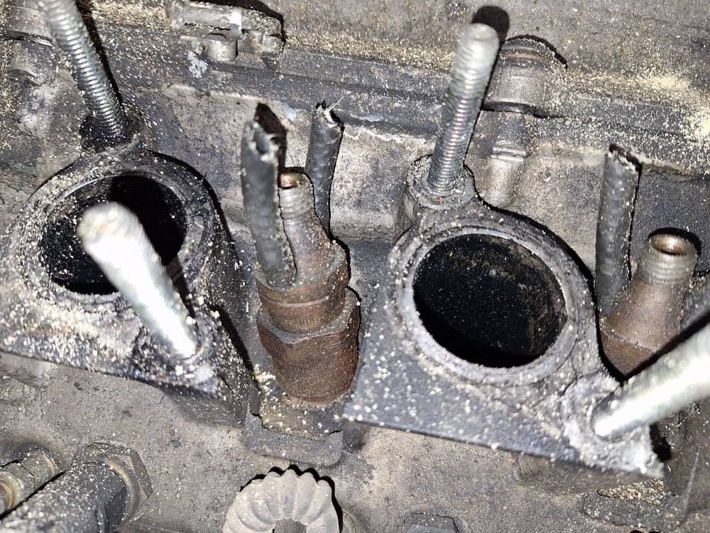 BMW 5-Series 1999 Fuel Injector