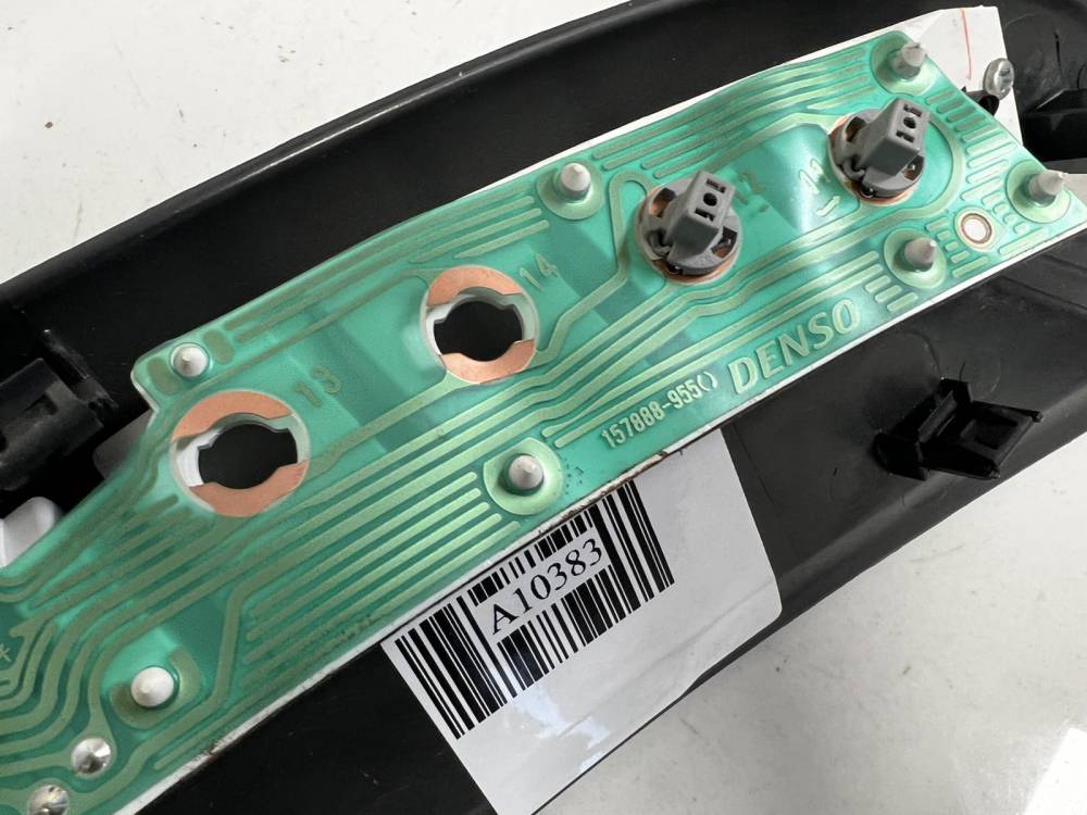 TN4579000942 Chrysler Voyager 2004 Dashboard Radio Display (Clock,Info Monitor,BORD COMPUTER) - Thumbnail 3