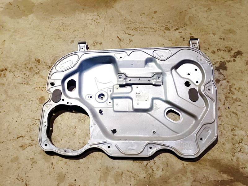 4M51A203A28BG Ford Focus 2006 Durvju loga pacēlājs - PRIEKŠA PA LABI