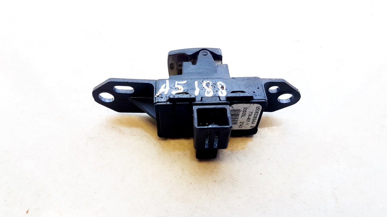 05082089AA Chrysler Pacifica 2004 Power window control (Window Regulator-Window Switch) - Thumbnail 2