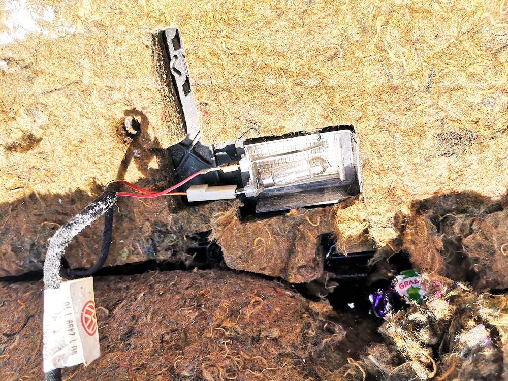 Audi A6 1998 Mantu glabāšanas nodalījums - Thumbnail 3