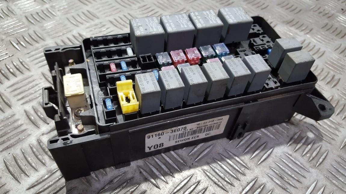 911603E070 911603E070 Fuse box Kia Sorento 2004 2.5L EIS00279228