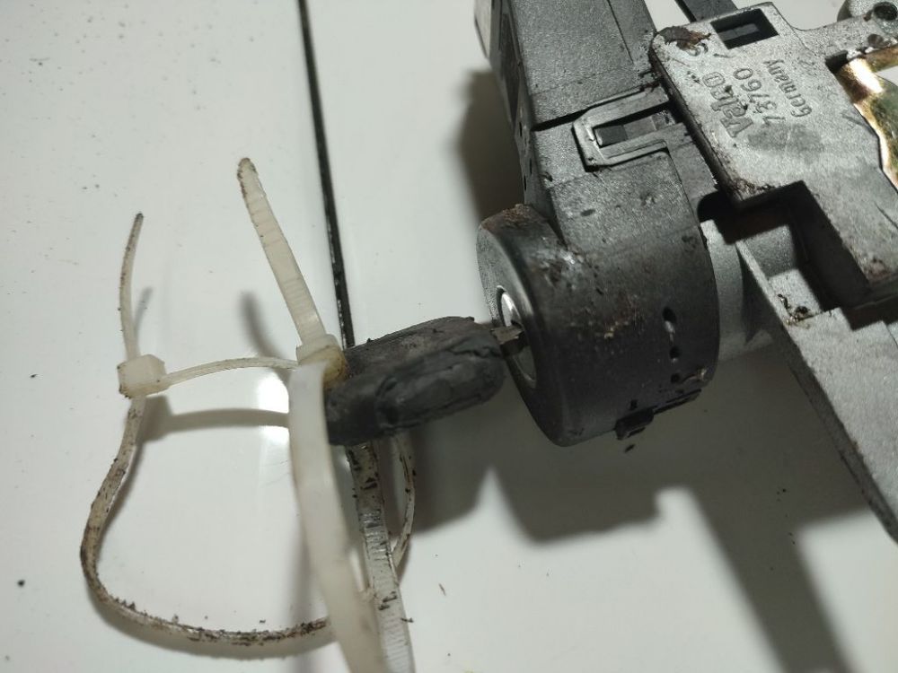 8673073 Volvo S60 2002 Aizdedzes slēdzene - Thumbnail 2