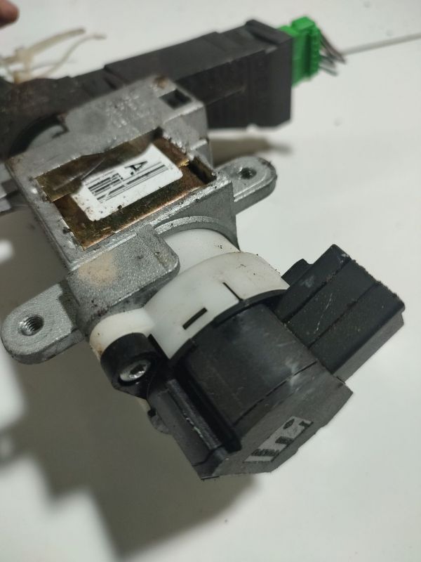 8673073 Volvo S60 2002 Aizdedzes slēdzene - Thumbnail 3