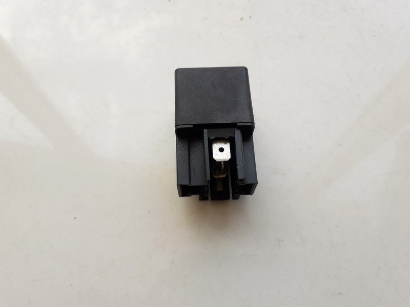 MR301971 Mitsubishi Galant 1998 RELÉ PARA AUTOMÓVIL