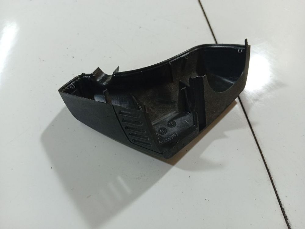 713209502 BMW 1-Series 2005 Salona apdare (plastmasas) - Thumbnail 2