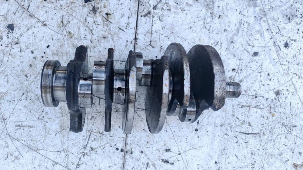 Audi A6 1998 Wał korbowy