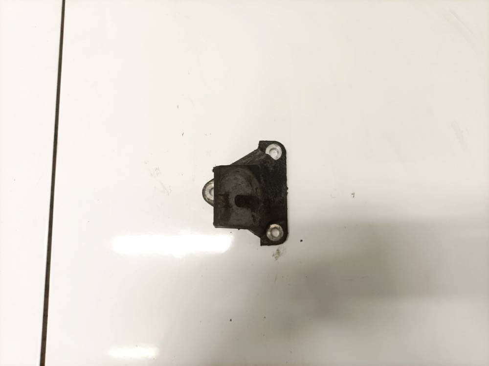 1112012 Opel Omega 2002 Engine Mount Bracket and Gearbox Mount Bracket