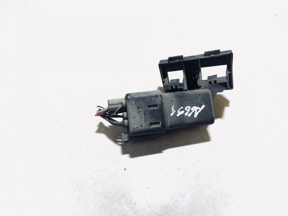 038907281d wl051299023 Glow plug relay Skoda Octavia 2007 2.0L