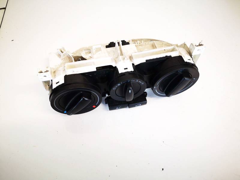 1J0820045F Volkswagen Bora 1999 Klimata vadības panelis (sildītāja vadības slēdži)