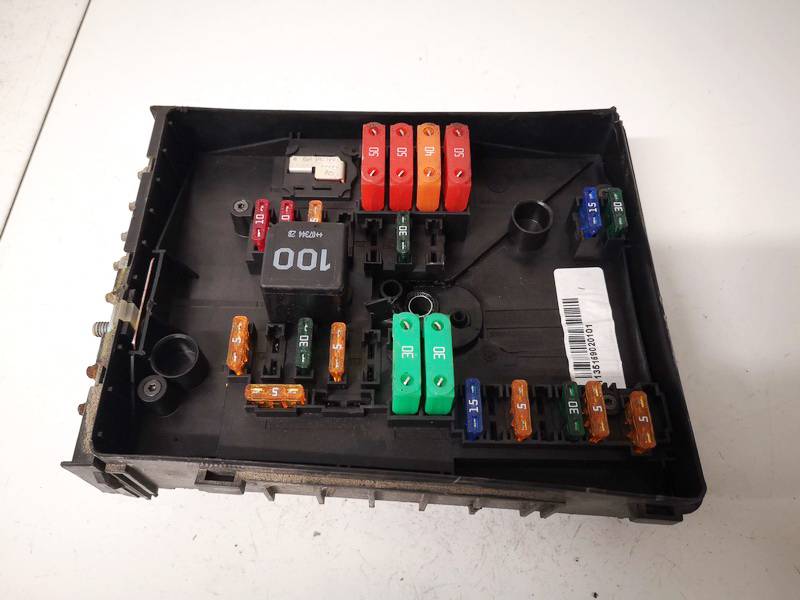 1K0937125A Volkswagen Golf 2008 Fuse box