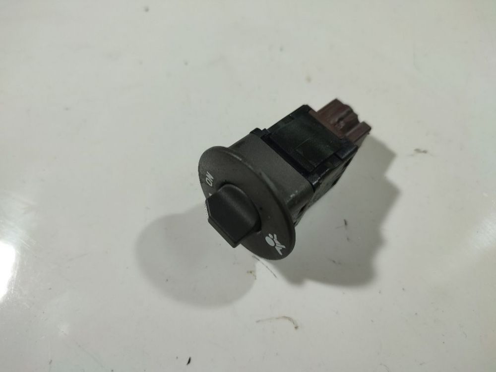 8200169589B Renault Espace 2004 AIRBAG on off Switch (SAFETY ON-OFF SWITCH)