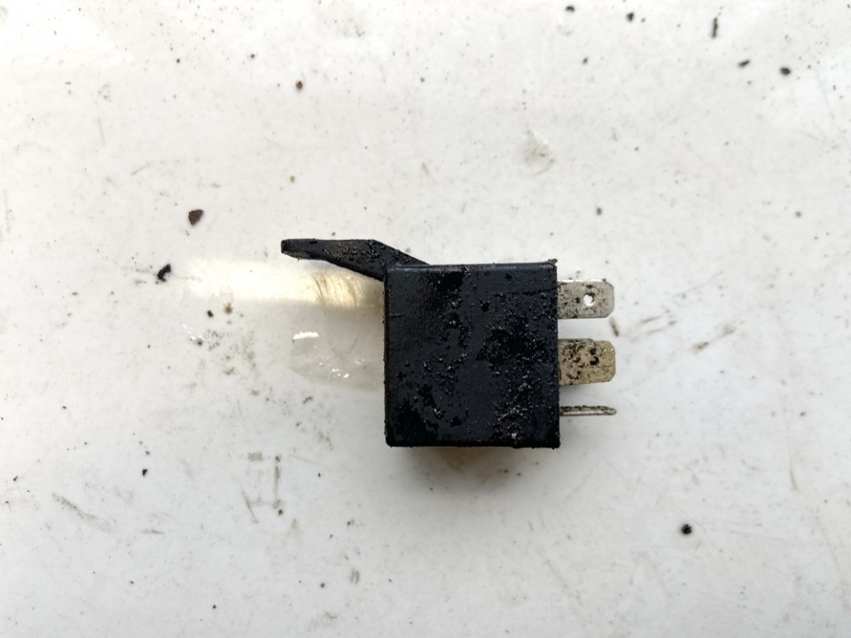 SCB1M1240 SCB-1-M-1240 Relay module Audi 100 1993 2.5L - EIS01469275 ...