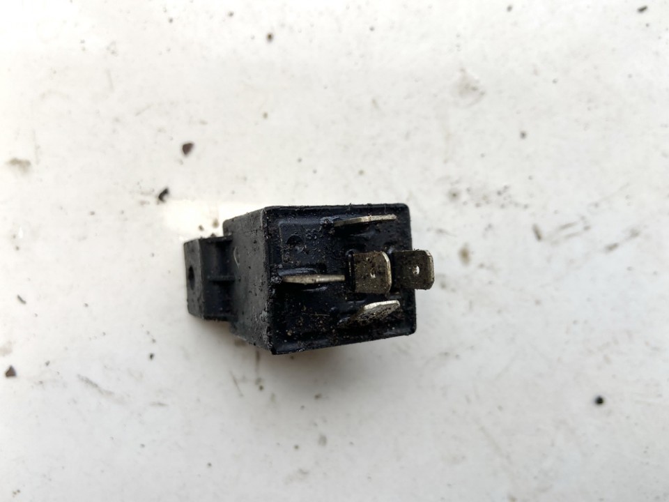 SCB1M1240 SCB-1-M-1240 Relay module Audi 100 1993 2.5L - EIS01469275 ...
