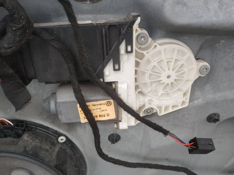 1J1959802D Volkswagen Golf 2000 Window Motor - FRONT RIGHT