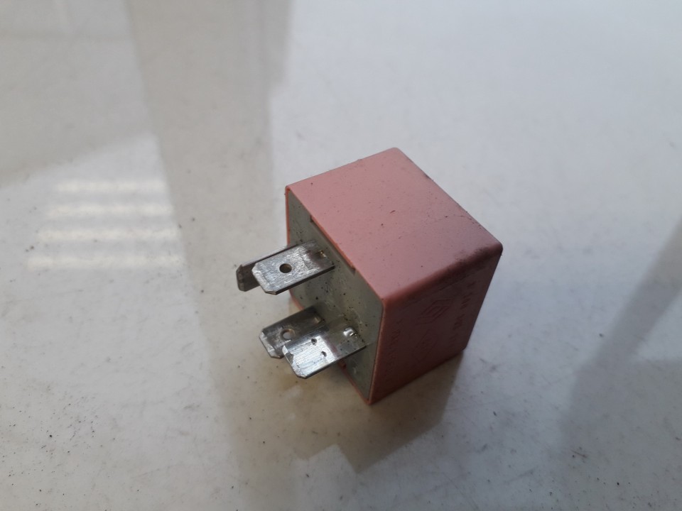 8200303271 USED Relay module Renault Clio 2003 0.0L 4EUR EIS00689304