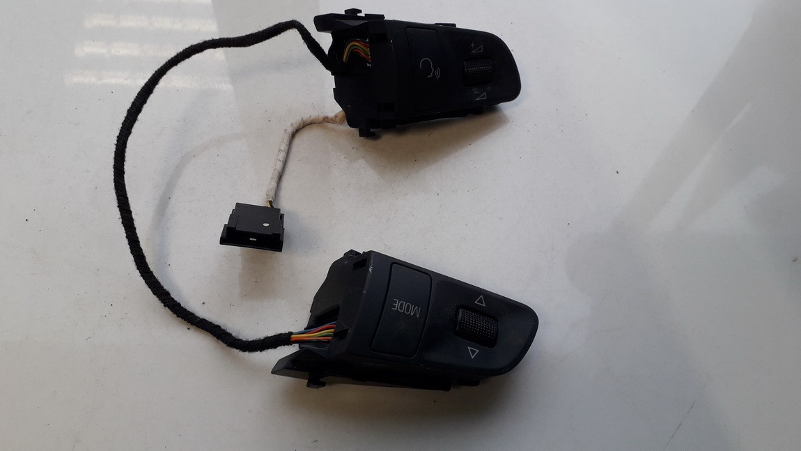 4F0951527C Audi A6 2009 Lisäpainikkeet ohjauspyörässä