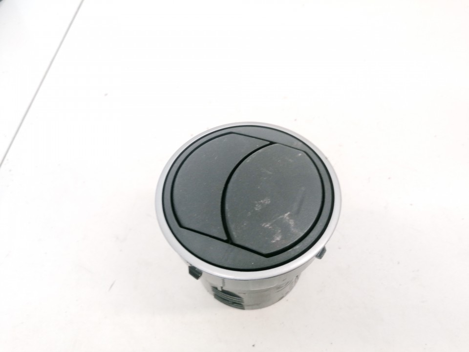 BBM464730 Mazda 3 2010 Dash Vent (Air Vent Grille)