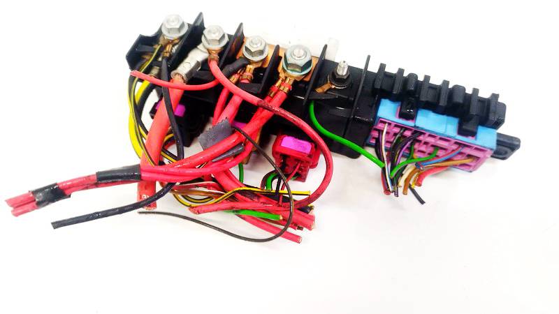 8L0941822A Audi A4 1997 Skrzynka bezpieczników - Thumbnail 2