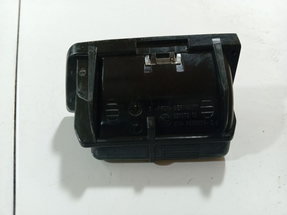 22167210 BMW 1-Series 2005 Popielniczka - Thumbnail 2