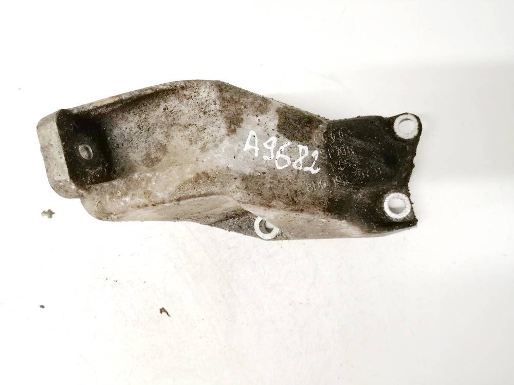 8D0199307H Audi A4 1995 Engine Mount Bracket and Gearbox Mount Bracket