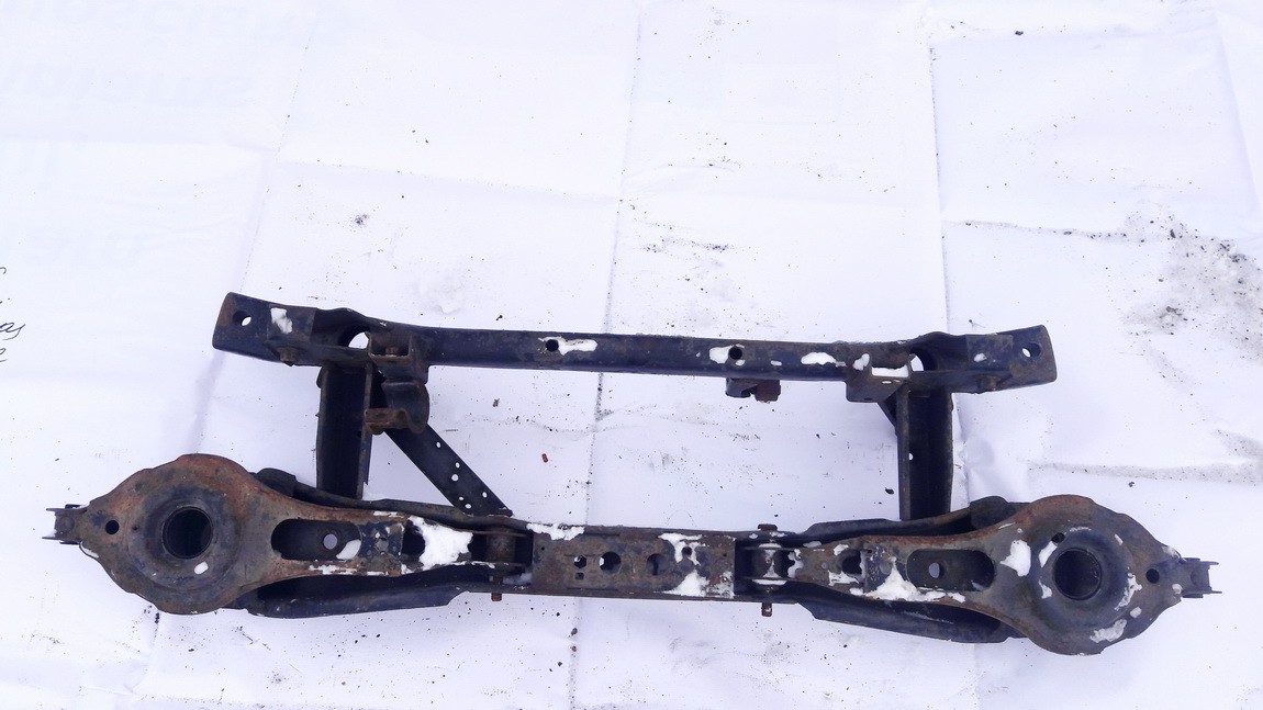 Ford Focus 2008 Poikittainen akseli / silta - TAKANA