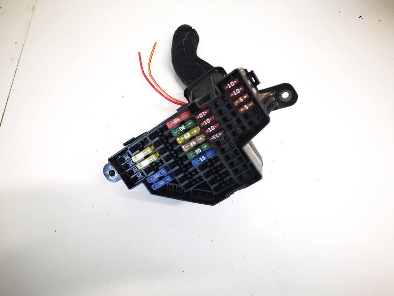 1K1941824 Volkswagen Golf 2007 Fuse box