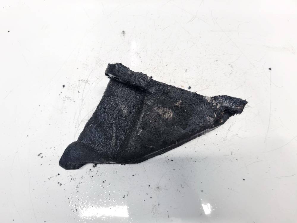 8D0199307L Volkswagen Passat 1997 Engine Mount Bracket and Gearbox Mount Bracket