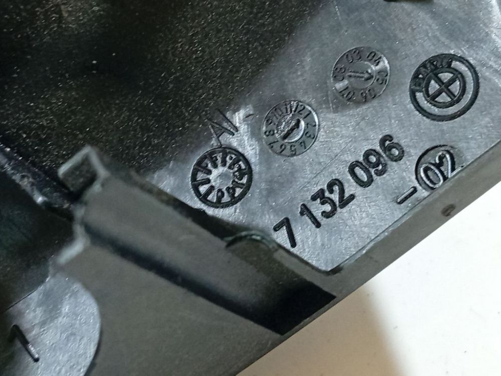 7132096 BMW 1-Series 2005 Interior trim - Thumbnail 4