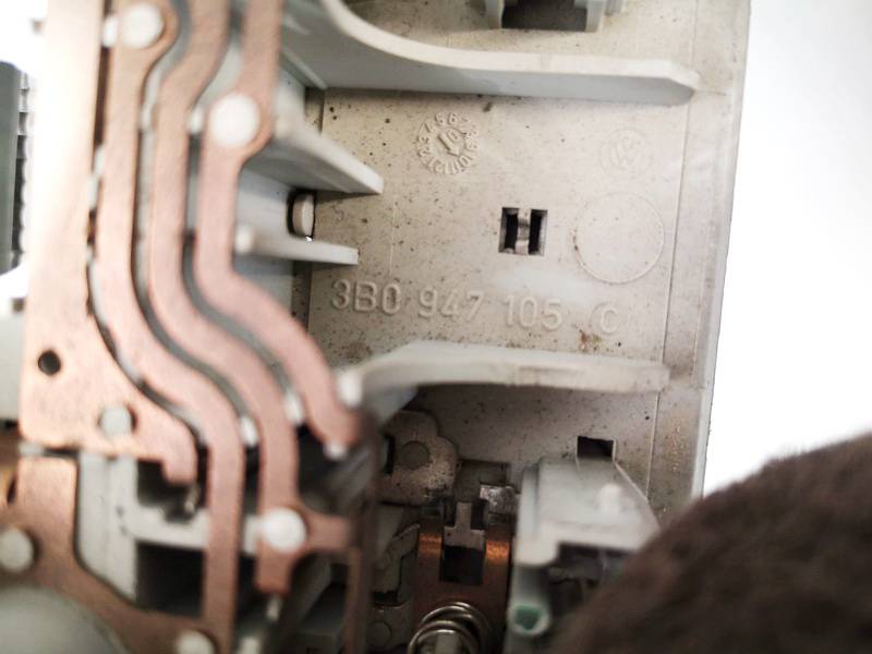 3B0947105C Skoda Octavia 2007 Interior Light - FRONT - Thumbnail 3