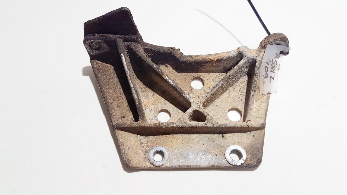 04668270ab used Engine Mount Bracket and Gearbox Mount Bracket Chrysler