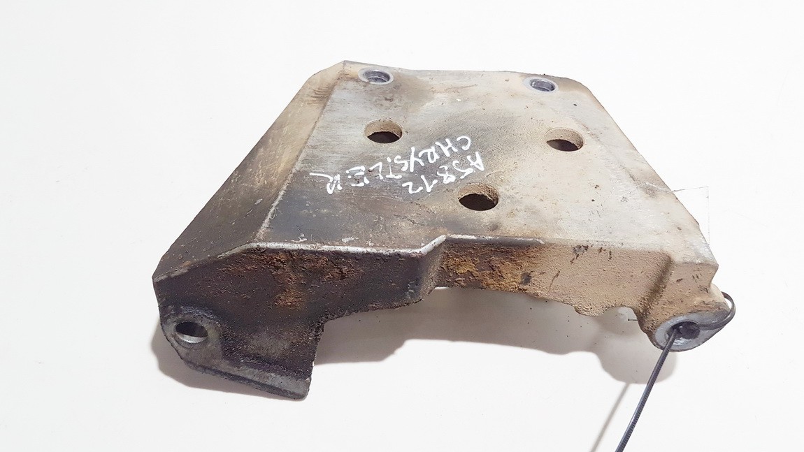04668270ab used Engine Mount Bracket and Gearbox Mount Bracket Chrysler
