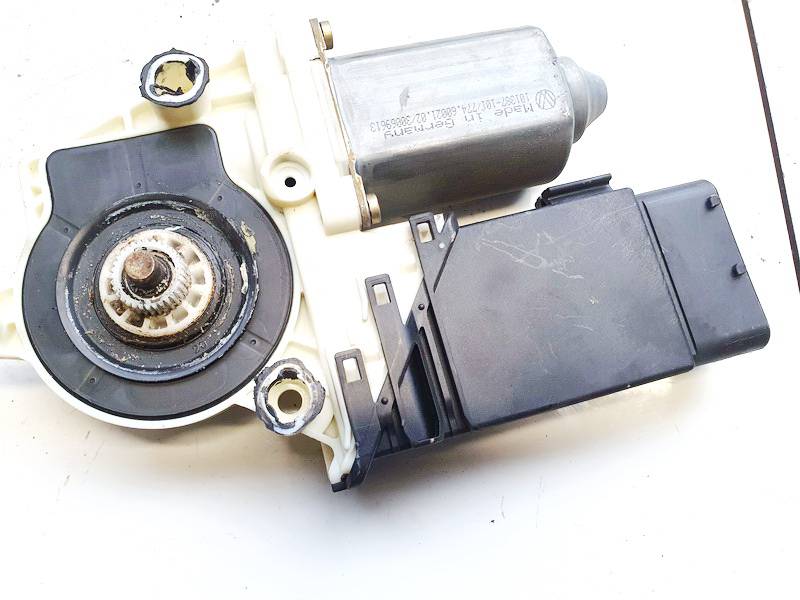 1J1959801C Volkswagen Golf 2000 Window Motor - FRONT LEFT