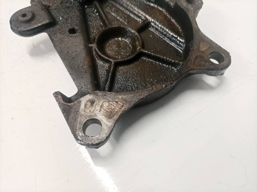 Toyota Previa 2002 Engine Mount Bracket and Gearbox Mount Bracket - Thumbnail 2