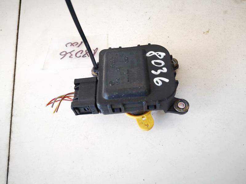 8D2820511C Seat Toledo 2000 Heater Vent Flap Control Actuator Motor