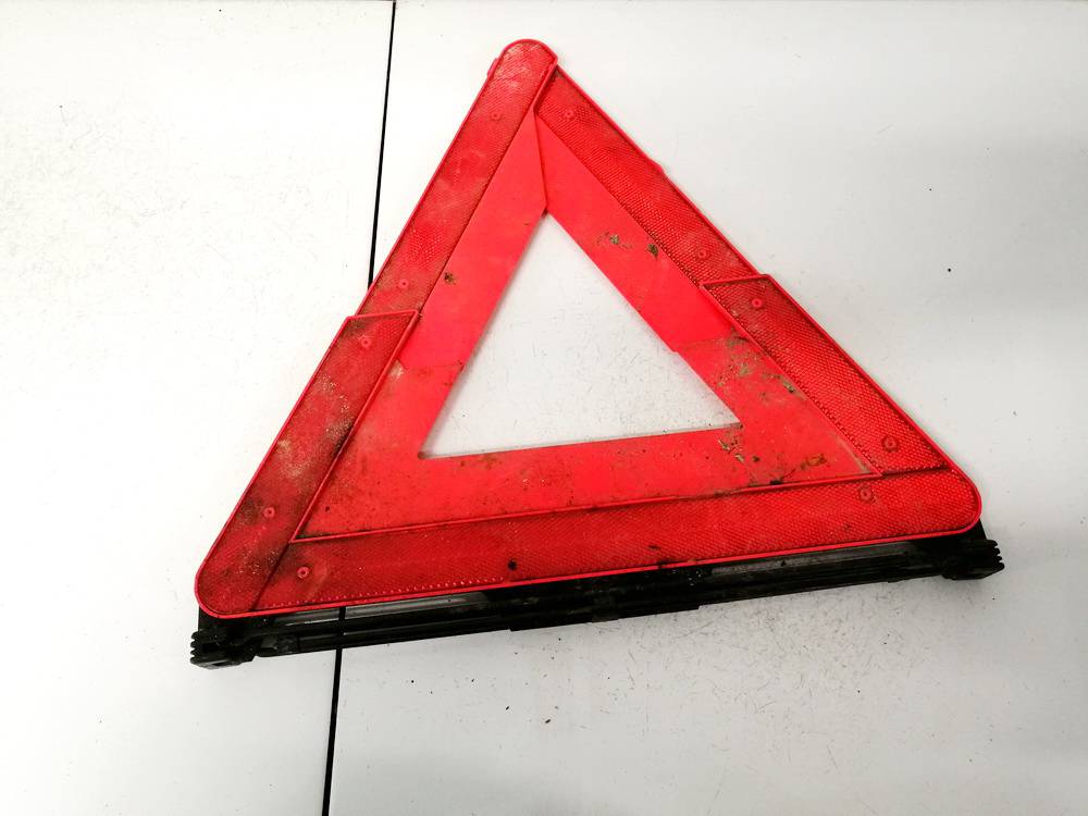 E1327R030003 Volvo V50 2005 Warning Triangle Integrated into Trunk