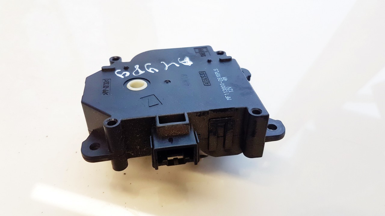 MF1138002810PLS Toyota Avensis 2010 Lämmittimen läppämotor