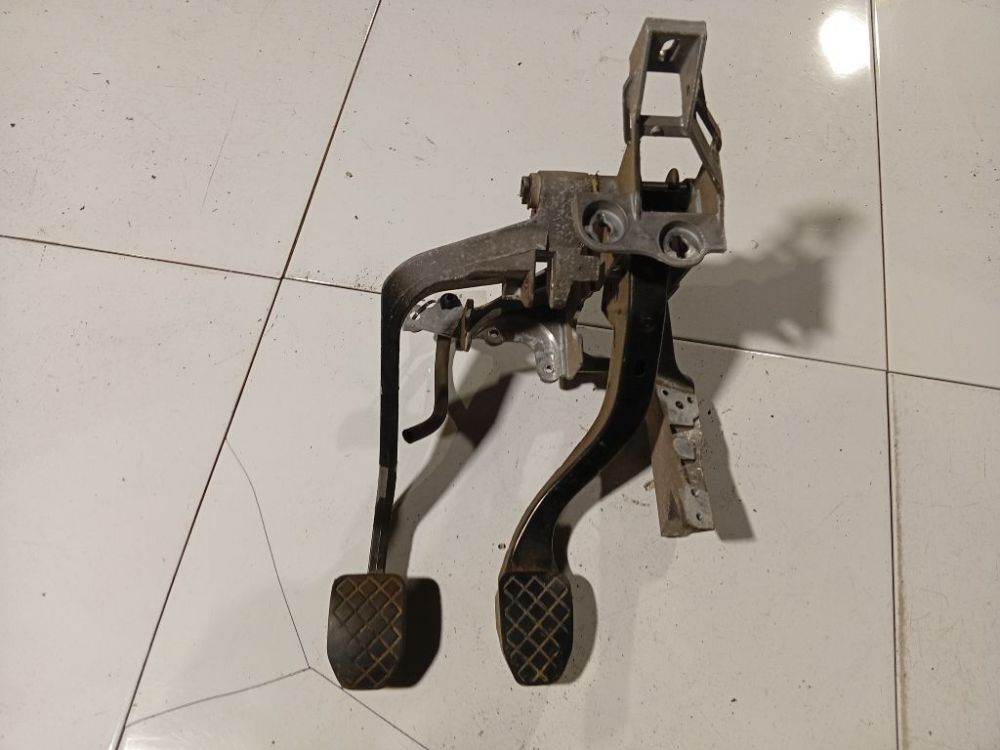 8D1721117R Skoda Superb 2007 Pedal de freno