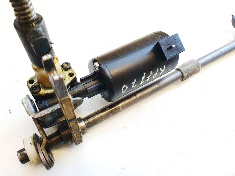 020422 Nissan Primera 2002 Istuimen moottori - EDESSÄ VASEMMALLA