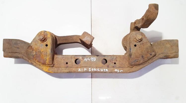 Kia Sorento 2005 Engine Mount Bracket and Gearbox Mount Bracket