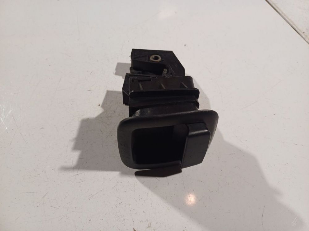 3B0885738R Volkswagen Passat 1997 Seat Lock Latch assembly