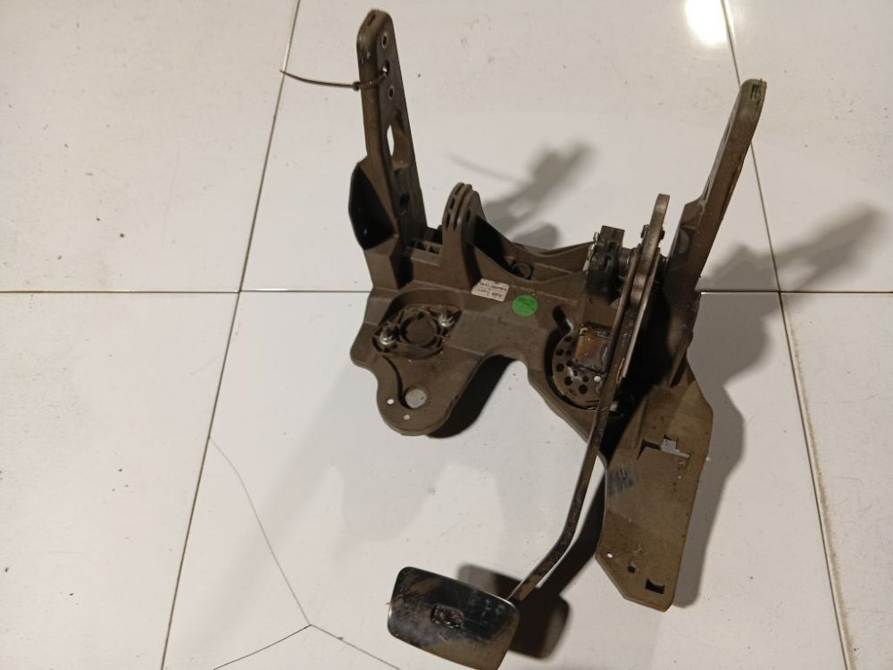 Chevrolet Cruze 2011 Pedal work, Brake pedal, Pedal bracket, Clutch pedal