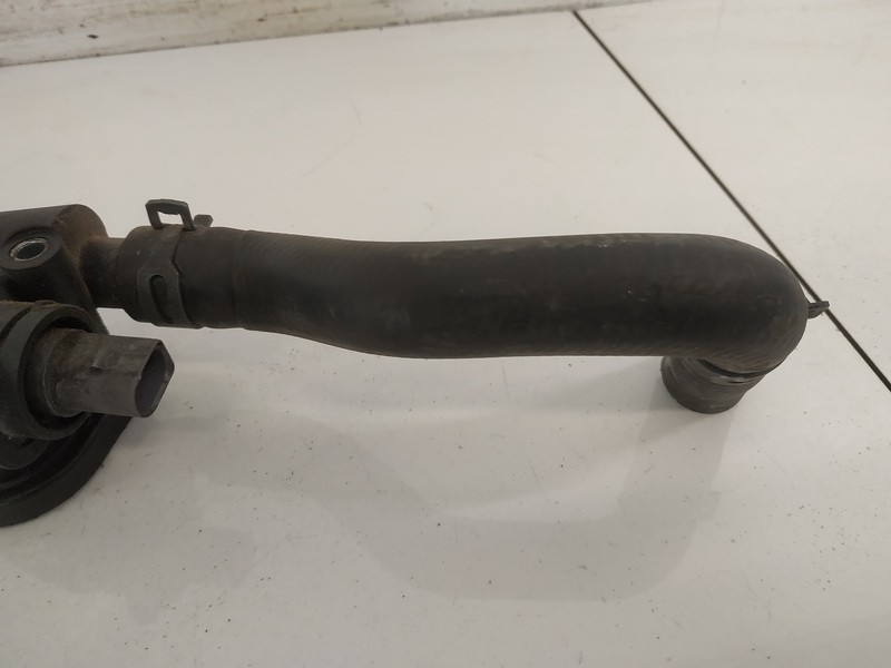 Audi A6 2006 Крышка термостата - Thumbnail 3