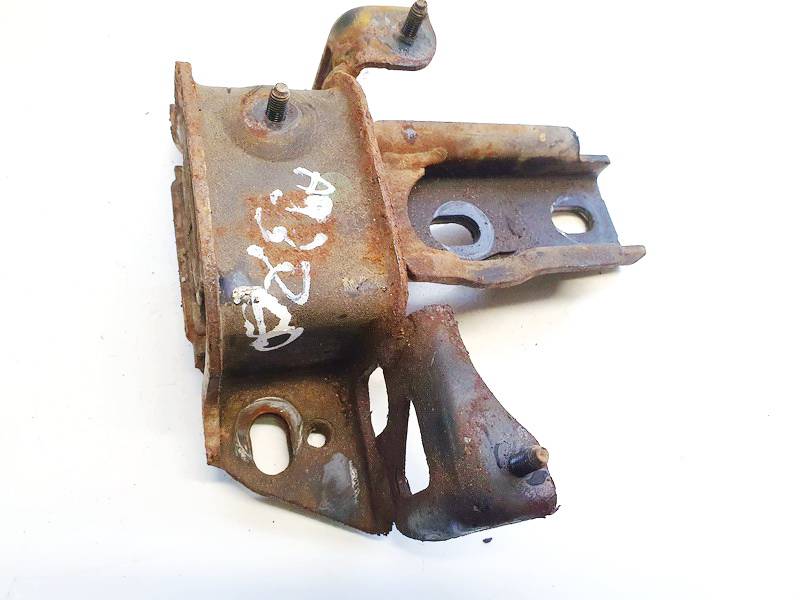 Volvo V70 1999 Variklio pagalves bei Greiciu dezes pagalves