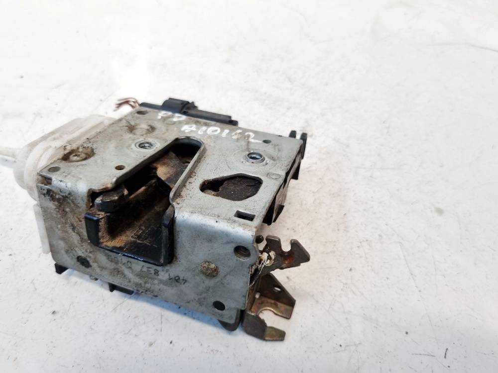 4D1837016D Audi A4 2000 Zamek drzwi - PRZEDNIE PRAWE