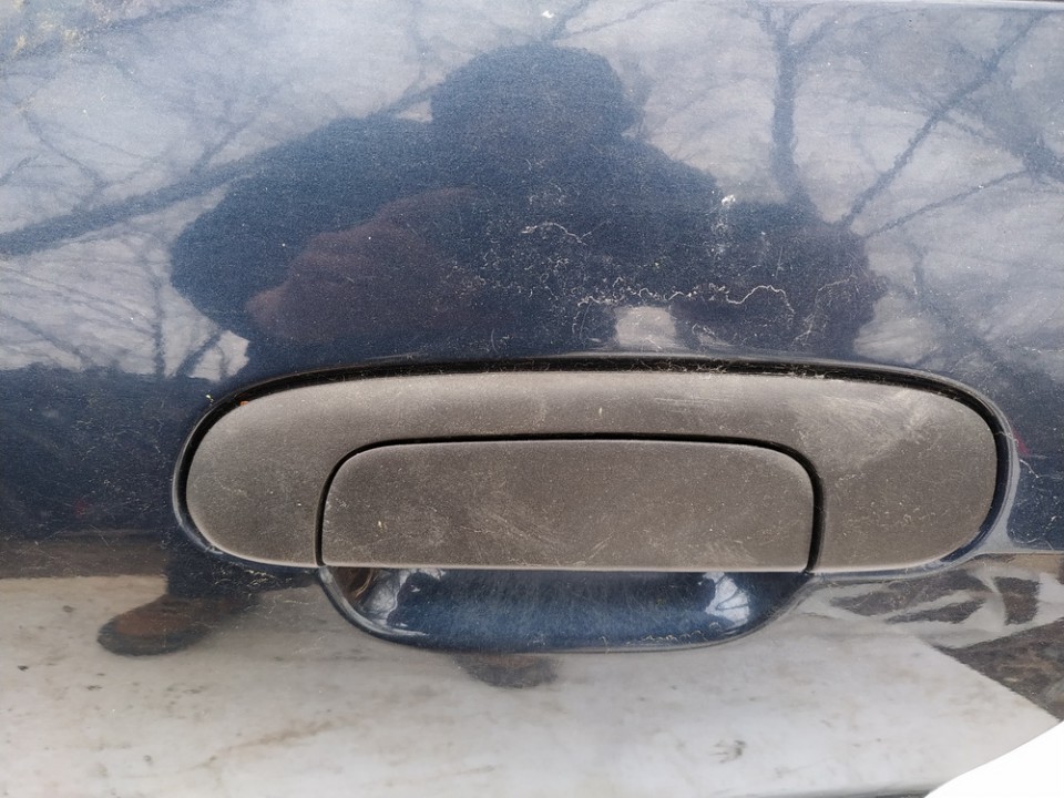 Mazda 323F 1998 Zewnętrzna klamka drzwi - TYLNE LEWE