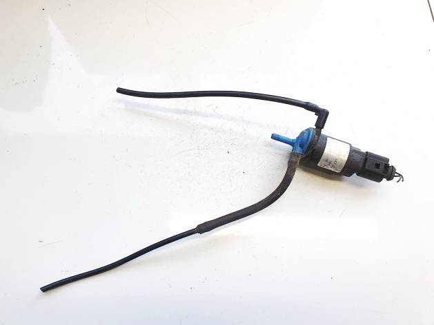 8TW00684702 Audi A6 2001 Pompe de Lave Glace