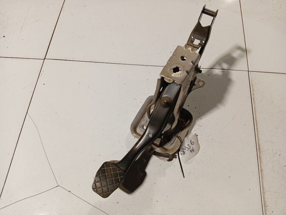 1K1721057N Volkswagen Passat 2006 Pedalwerk Bremspedal Pedalhalter Kupplungspedal